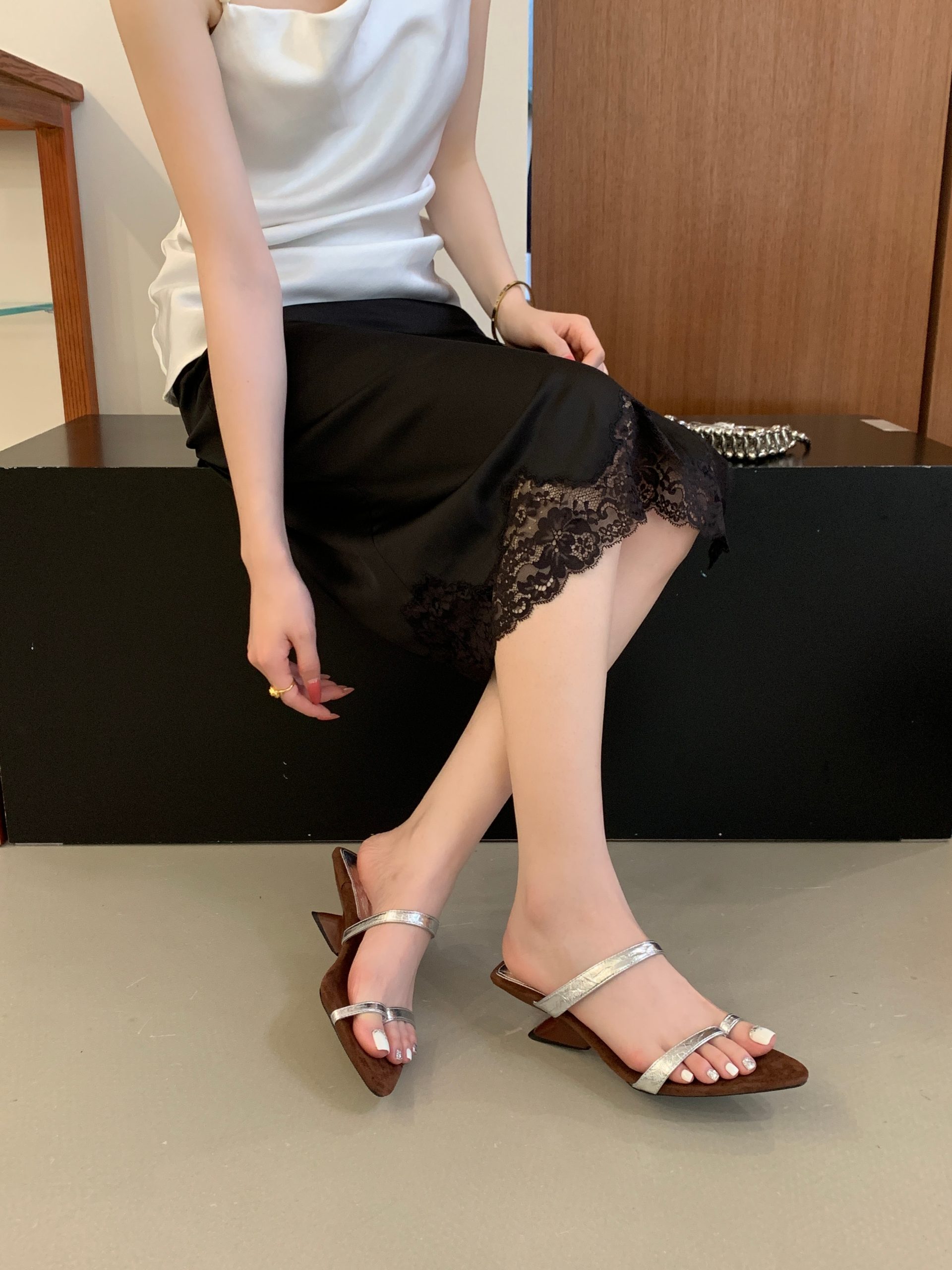 JIAMANNI French Pointed Toe One-Strap Women's Slippers 2026 New Summer Outdoor Fashion Vacation Style Versatile Casual Sandals