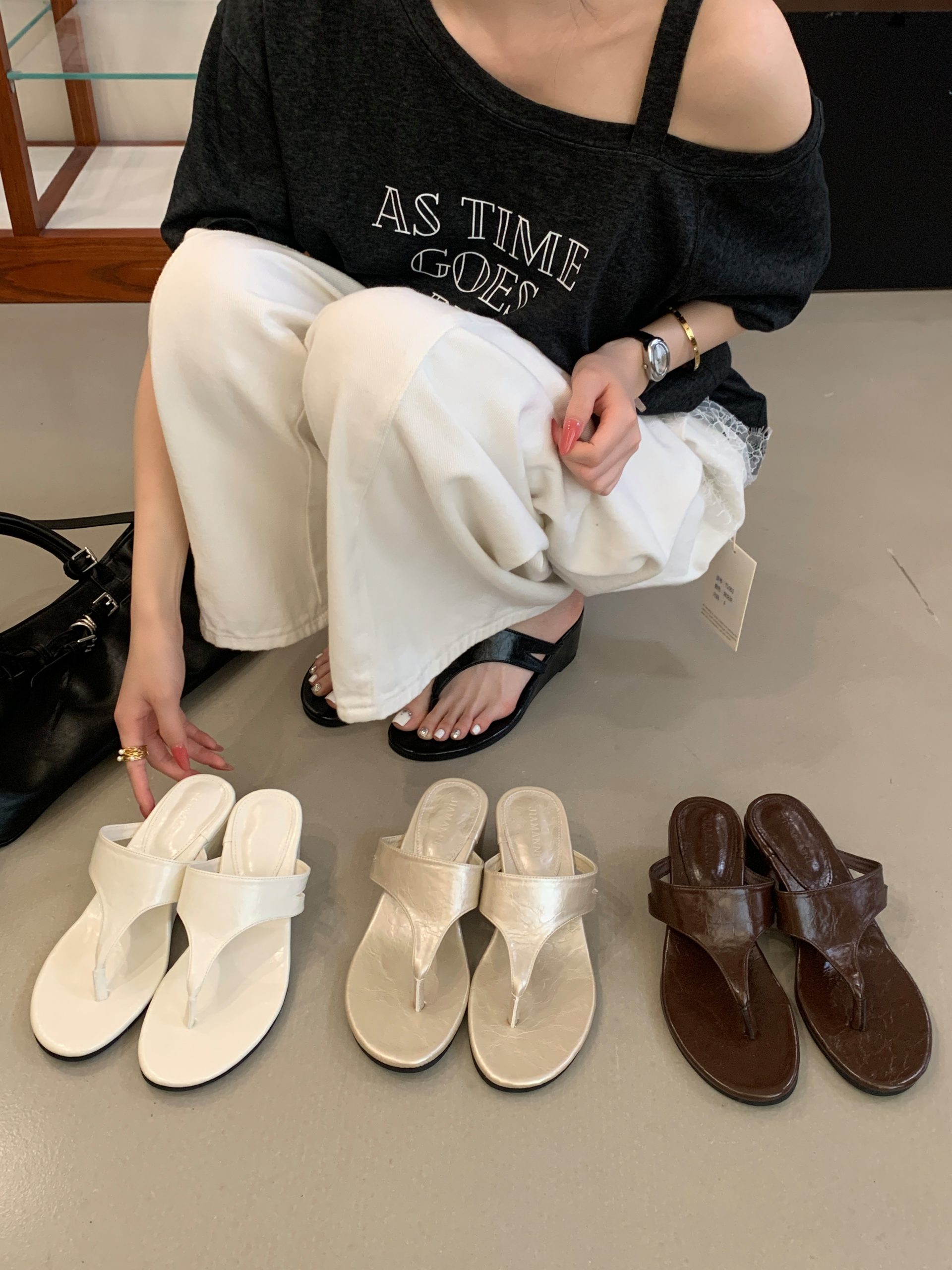 French Style Thick Sole Wedge Toe Clip Women's Slippers 2026 Outdoor Versatile Chic Simple Casual Sandals
